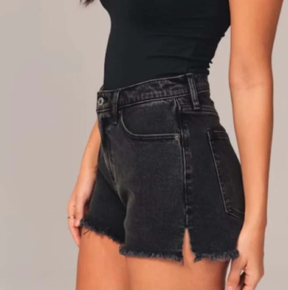Abercrombie & Fitch high rise mom shorts curve love black 28/6 edgy 90s grunge
